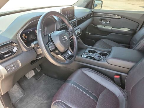 Used 2025 Honda Pilot Black Edition image 10