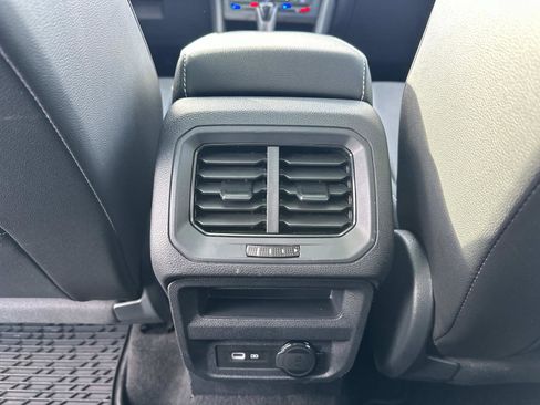 Used 2023 Volkswagen Tiguan SE w/ Panoramic Sunroof Package image 10