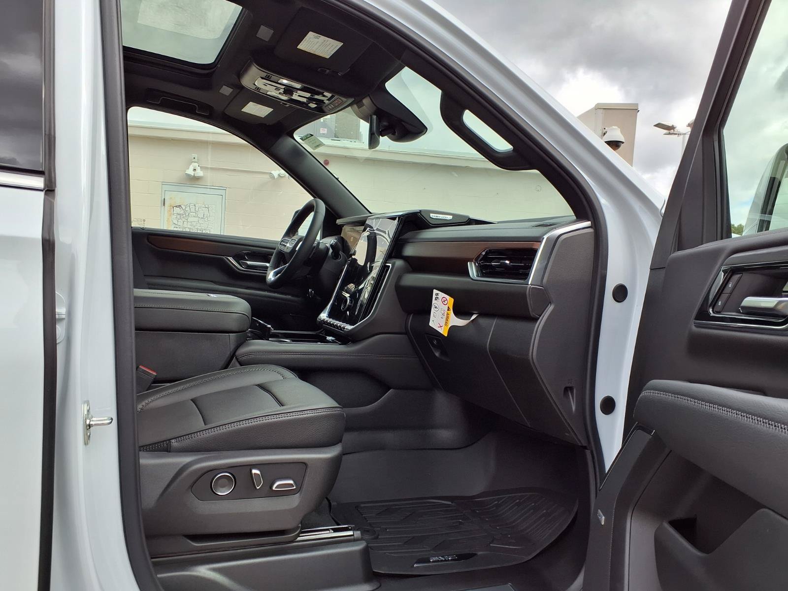 New 2026 GMC Yukon Denali w/ Sun & Power Step Package AWD/4WD image 22