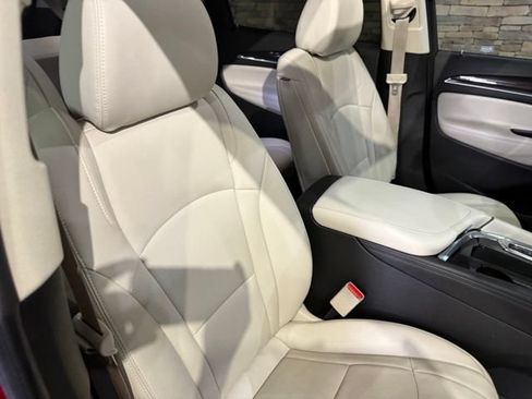 Used 2022 Buick Enclave Essence w/ Experience Buick Package FWD image 32