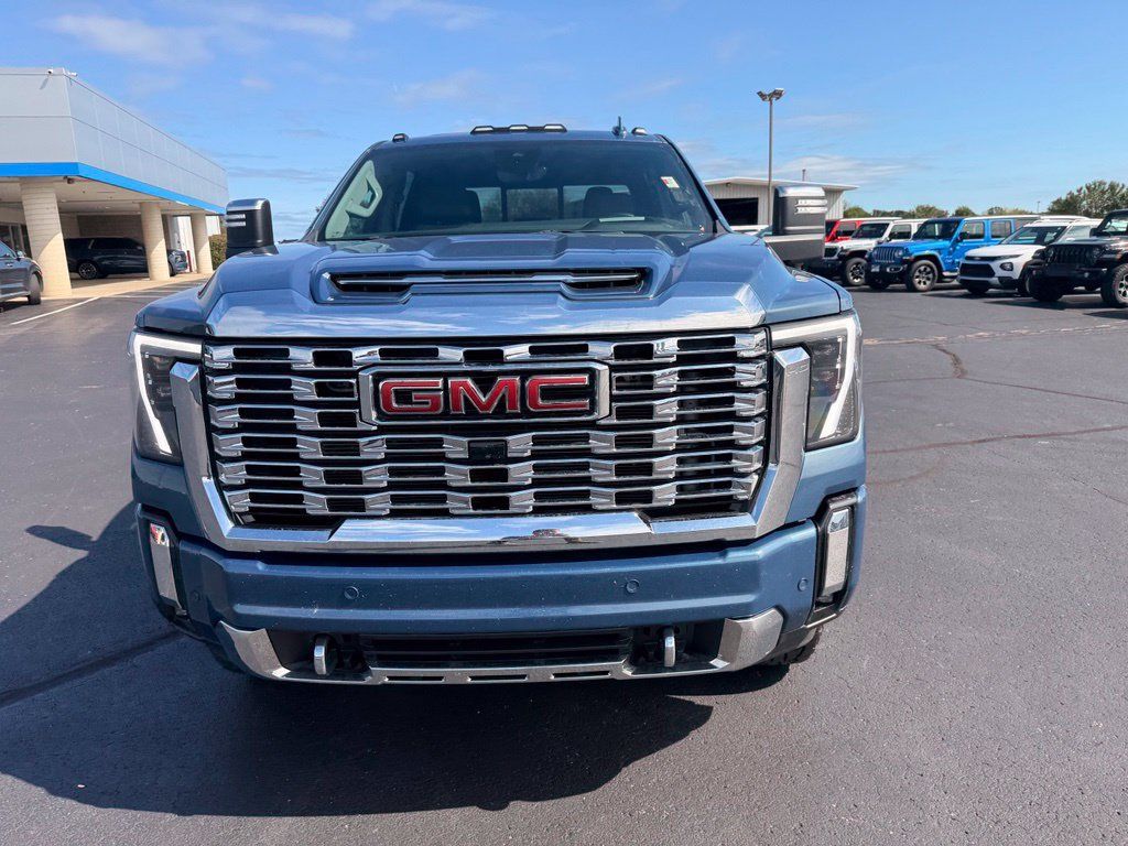 Used 2025 GMC Sierra 2500 Denali w/ Technology Package AWD/4WD image 9