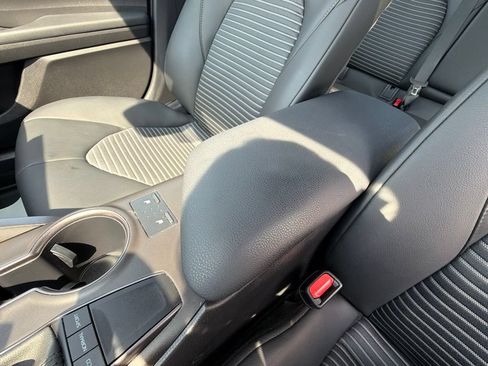 Used 2024 Toyota Camry SE w/ Cold Weather Package FWD image 20