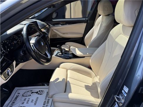 Used 2019 BMW 530i image 18