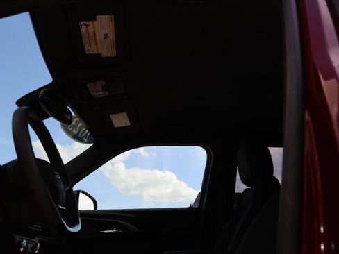Used 2023 Chevrolet TrailBlazer RS w/ Convenience Package FWD image 37