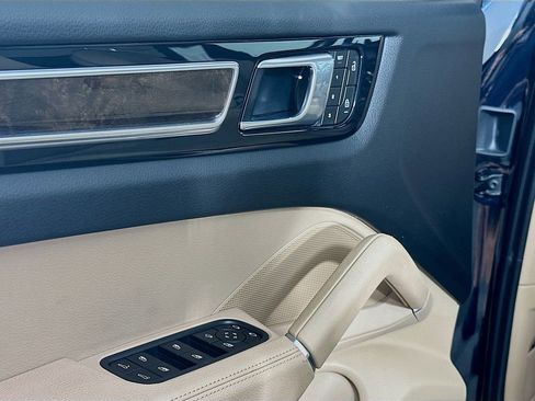 Used 2023 Porsche Cayenne Platinum Edition image 20
