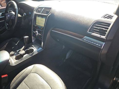 Used 2018 Ford Explorer Limited image 25