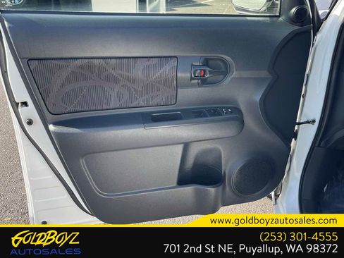 Used 2013 Scion xB FWD image 11