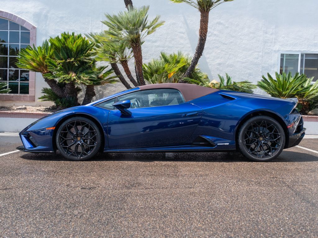 Used 2023 Lamborghini Huracan EVO RWD image 2