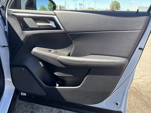 New 2026 Mitsubishi Outlander LE FWD image 32