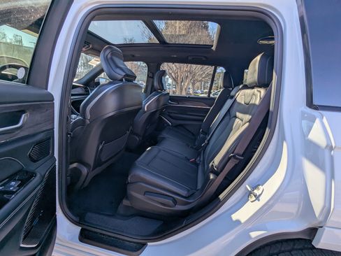 Certified 2022 Jeep Grand Cherokee L Overland w/ Advanced Protech Group III image 10