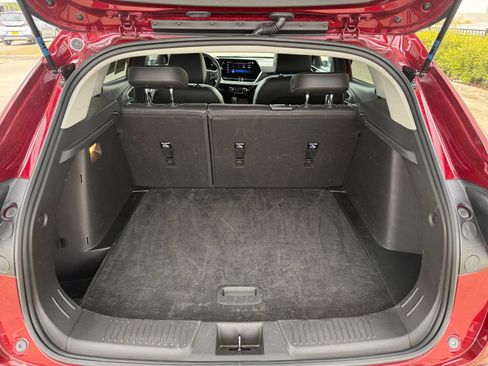 Used 2025 Chevrolet Trax LT FWD image 30