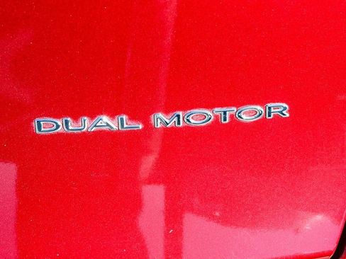 Used 2024 Tesla Model Y Long Range image 9