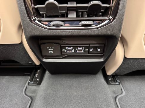 New 2025 Jeep Grand Cherokee Limited w/ Luxury Tech Group II AWD/4WD image 29
