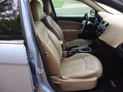Used 2014 Chrysler 200 Limited FWD image 22