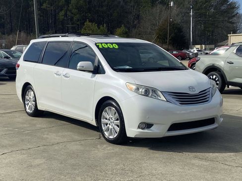Used 2013 Toyota Sienna Limited image 1