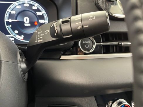 New 2025 Mitsubishi Outlander SE image 15