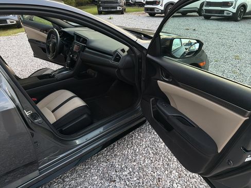 Used 2017 Honda Civic Sport image 24