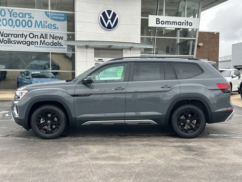 New 2026 Volkswagen Atlas Peak Edition AWD/4WD image 2