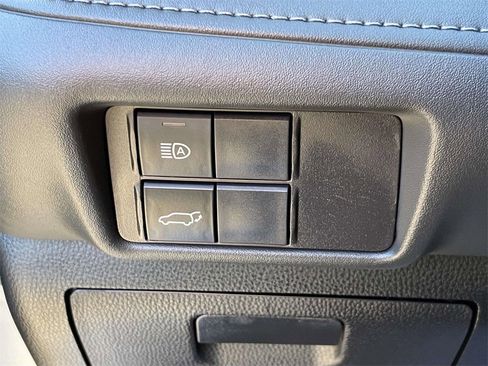 Used 2022 Toyota Highlander XLE image 18