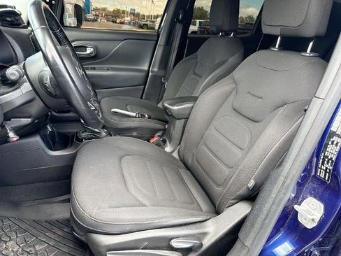Used 2017 Jeep Renegade Altitude FWD image 19