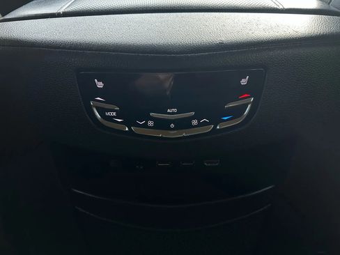 Used 2019 Cadillac Escalade ESV Platinum image 38