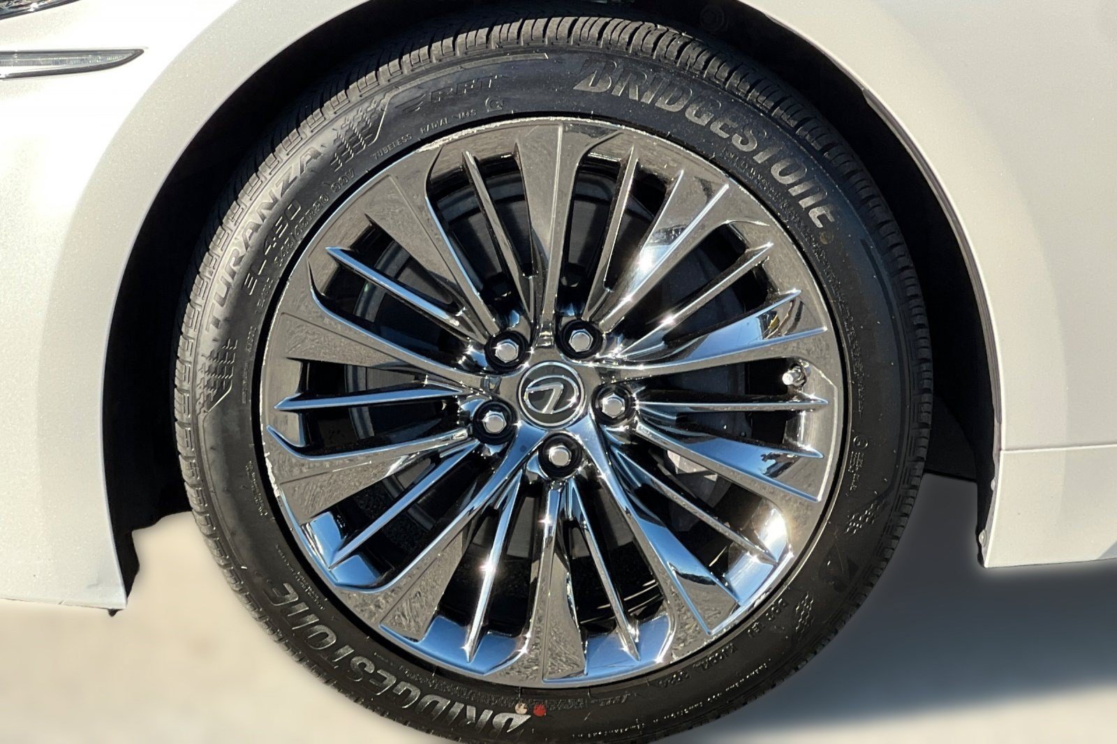 Used 2020 Lexus LS 500h w/ Luxury Package RWD image 12