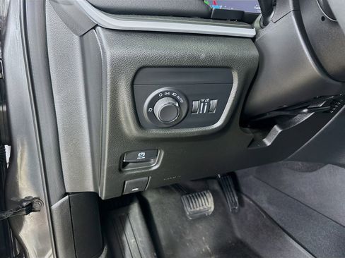 Used 2025 Jeep Grand Cherokee L Altitude AWD/4WD image 10