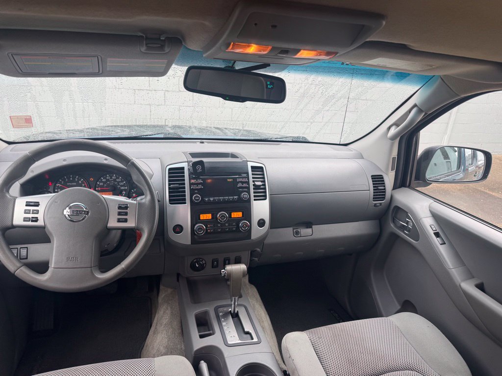 Used 2013 Nissan Frontier SV w/ SV Value Truck Pkg AWD/4WD image 10