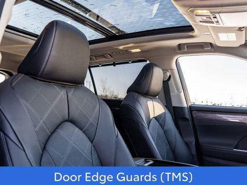New 2026 Toyota Highlander Platinum image 13
