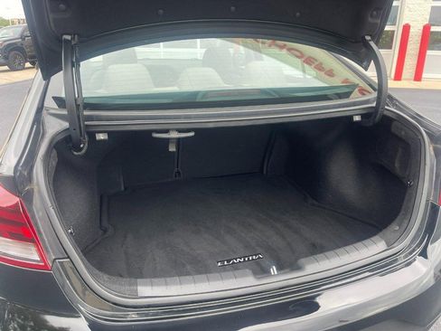 Used 2020 Hyundai Elantra SE w/ Cargo Package (C1) image 11