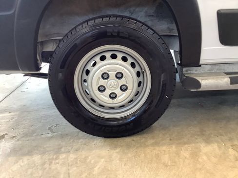 Used 2025 RAM ProMaster 2500 w/ U-Haul Equipment Group FWD image 23