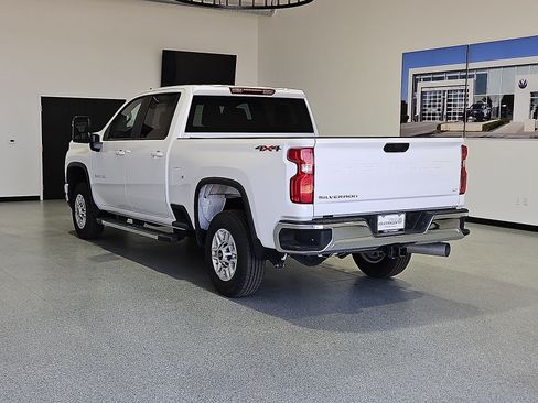 Used 2025 Chevrolet Silverado 2500 LT w/ Convenience Package AWD/4WD image 6