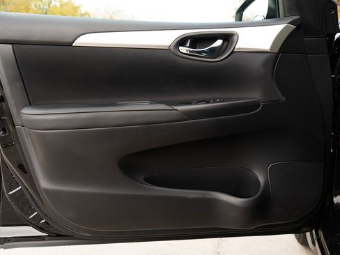 Used 2019 Nissan Sentra S image 33