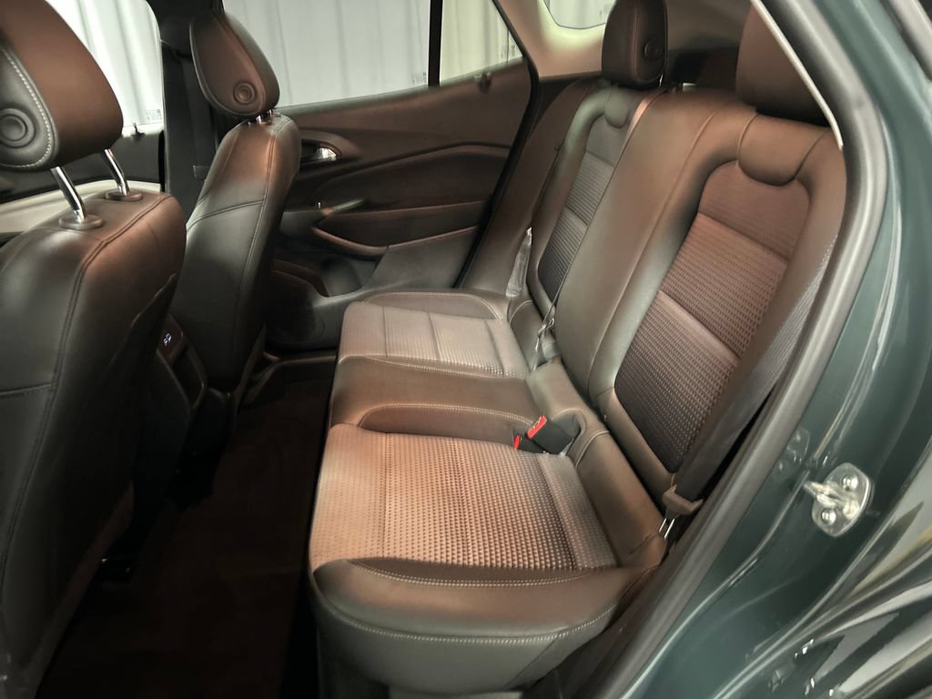 Used 2025 Chevrolet Trax LT FWD image 21
