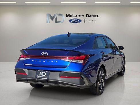 Used 2025 Hyundai Elantra Sport FWD image 5