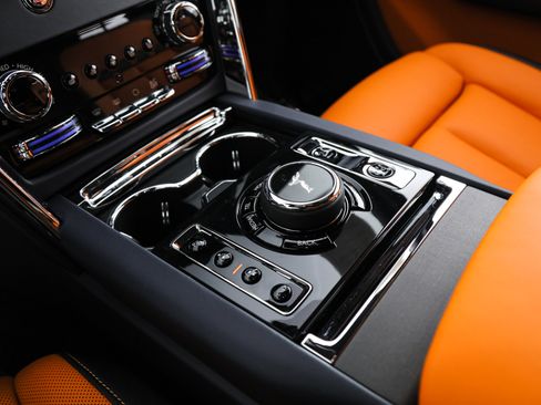 Used 2026 Rolls-Royce Cullinan image 31