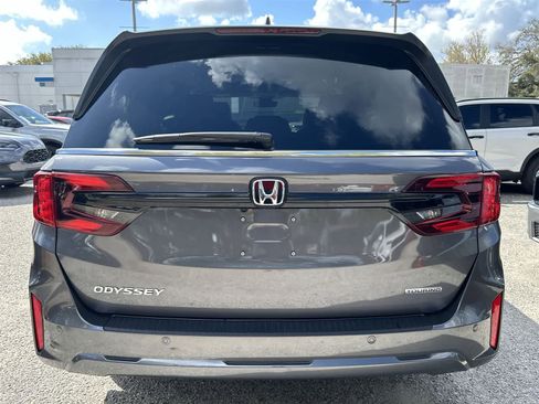 Used 2025 Honda Odyssey Touring image 9