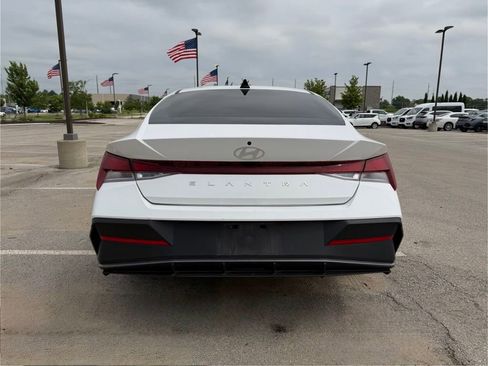 Used 2024 Hyundai Elantra SEL FWD image 6