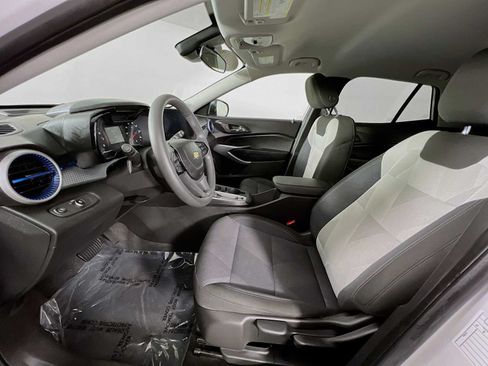 Used 2025 Chevrolet Trax LS FWD image 20