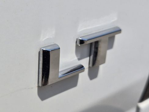 Used 2022 Chevrolet Colorado LT w/ Fleet Safety Package RWD image 11