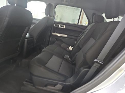 Used 2023 Ford Explorer XLT AWD/4WD image 2