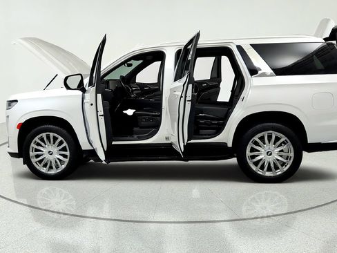 Certified 2022 Cadillac Escalade Premium Luxury AWD/4WD image 10