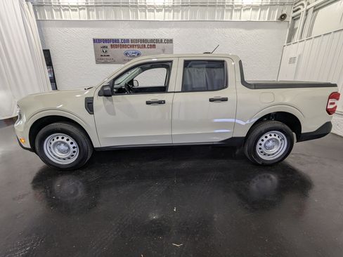 Used 2025 Ford Maverick XL image 2