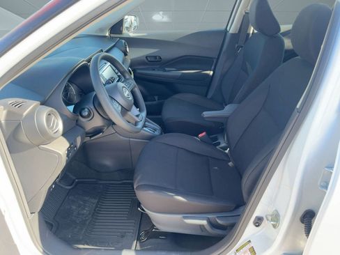 New 2025 Nissan Kicks Play S image 5