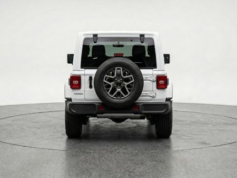 Used 2025 Jeep Wrangler Sahara image 7