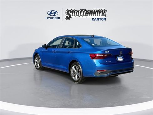 Used 2024 Volkswagen Jetta SE image 6