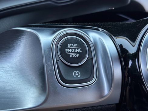 Used 2021 Mercedes-Benz GLB 250 w/ Premium Package image 22