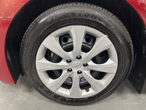 Certified 2025 Toyota Corolla LE image 28