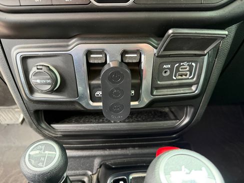 Used 2022 Jeep Wrangler Sport AWD/4WD image 23