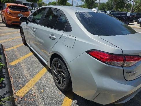 Used 2021 Toyota Corolla LE FWD image 4